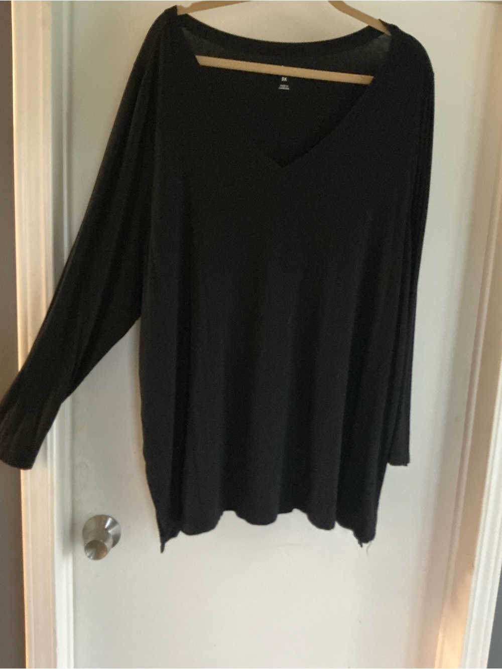 NWOT Really soft oversized Women’s plus Sz 3X V Neck Black tunic